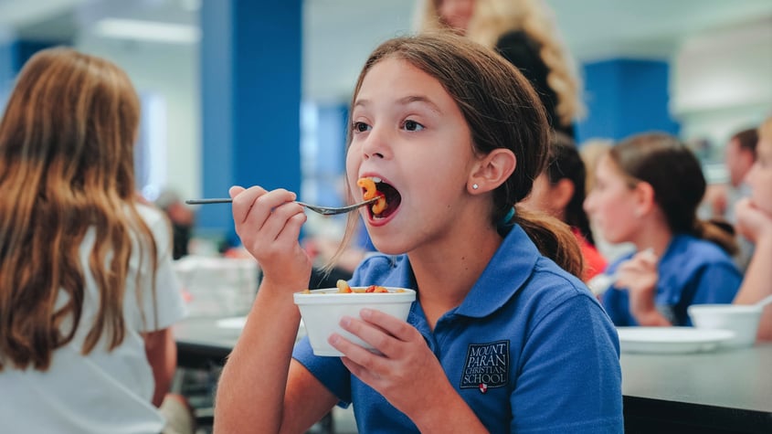 girl eating lunch